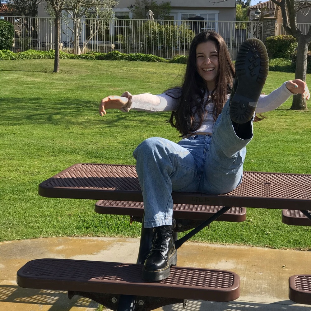 Meet your Posher: mia q